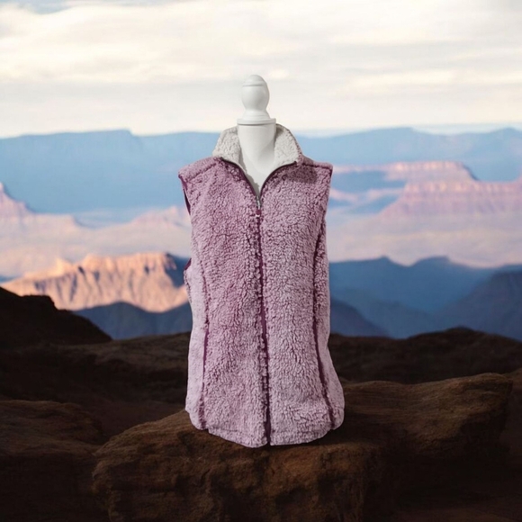 GREEN TEA VEST TIPPED 2 TONE SHERPA SIZE LARGE COLOR IS WINE FAUX FUR NWT - Picture 1 of 16